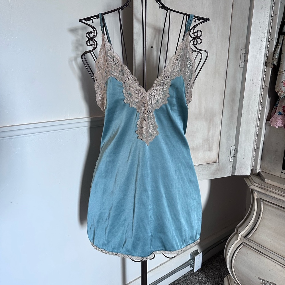 Elegant Blue Lace Trim Chemise
